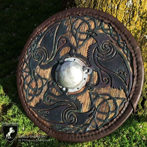 Viking Shield Design, Celtic Shield Knot, Shield Tattoo, Celtic Raven, Celtic Shield, Clone Wars Art, Celtic Viking, Medieval Cosplay, Viking Raven