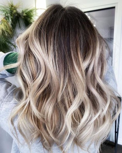 Trendy Ash Blonde Highlights Ash Blonde Dark Roots, Balayage Pattern, Long Blonde Balayage, Blonde Dark Roots, Blonde Brown Eyes, What Is Balayage, Blonde Hair Balayage, Platinum Blonde Balayage, Blonde Hair Tan Skin