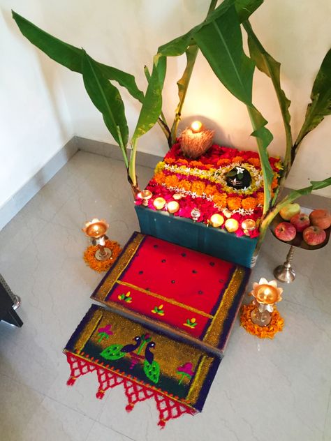 Hartalika Pooja Decoration, Ganesh Chaturthi Decoration, Thali Decoration Ideas, Ganapati Decoration, Easy Rangoli Designs Diwali, Diwali Decoration Items, Diwali Decorations At Home, Wedding Decor Photos, Simple Birthday Decorations