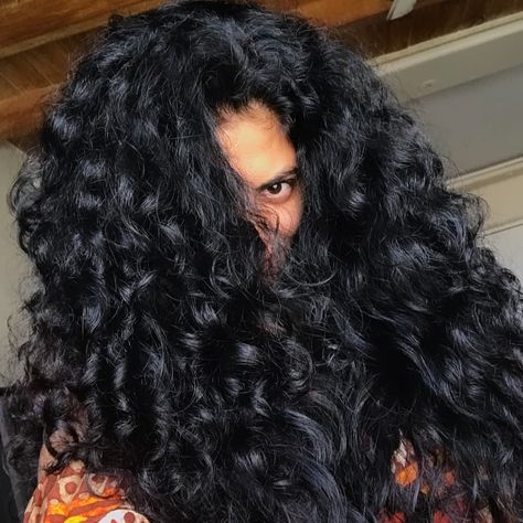 Black Curly Hair Aesthetic Faceless, Long Big Curly Hair, Long Thick Curly Hair, Jet Black Hair, Big Curly Hair, Hair Flow, Thick Curly Hair, Punk Hair, Black Curly Hair