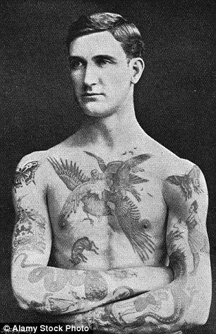 Sutherland MacDonald, widely regarded as one of the greatest artists of his day, opened a shop in the St James's' area of Westminster in 1894. Pictured: One of MacDonald's works as created circa 1897. Sutherland Macdonald, Victorian Tattoo, Tato Tradisional, Master Tattoo, History Tattoos, Tattoo People, 4 Tattoo, Tattoo Photography, Old Tattoos