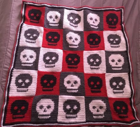 Skull Crochet Pattern, Punk Crochet, Crochet Spooky, Creepy Crochet, Skull Crochet, Crochet Skull Patterns, Crochet Birthday, Granny Square Häkelanleitung, Skull Blanket