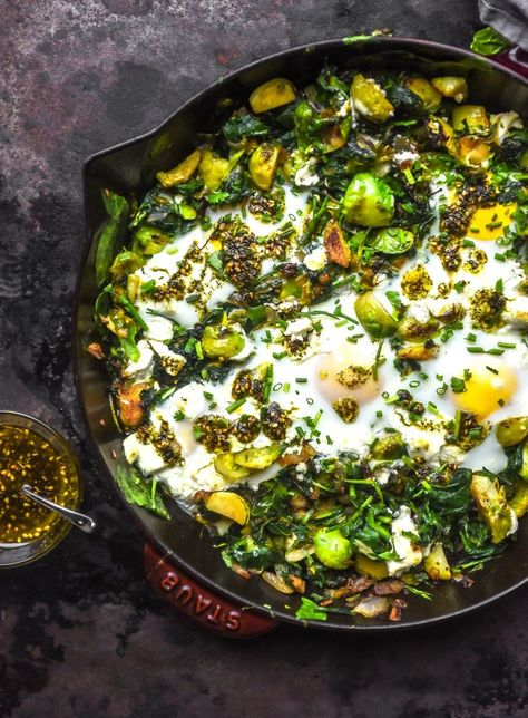 Greek Shakshuka, Green Shakshuka Recipe, Vegan Shakshuka Recipe, Shakshuka Green, Tomatillo Shakshuka, Spinach Shakshuka, Healthy Savory Breakfast, Shakshuka For One, Green Shakshuka