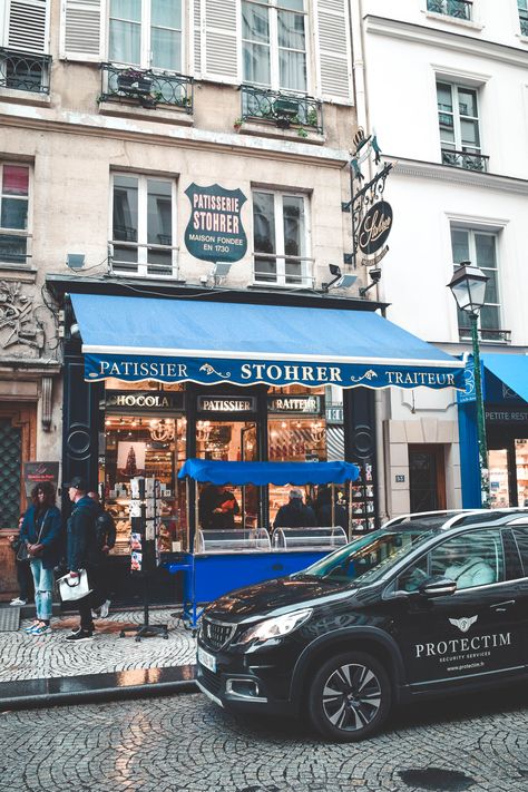 Best Cafes In Paris, Paris Neighborhoods, Secret Passages, Dream Place, Old Paris, Royal Garden, Neighborhood Guide, Paris Cafe, Louvre Museum