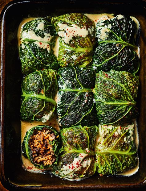 Vegetable Roulade, Festive Dinner Ideas, Mushroom Cabbage, Fall Dinners, Cabbage Rolls Recipe, Stuffed Cabbage, Winter Dishes, Savoy Cabbage, Chinese Cabbage