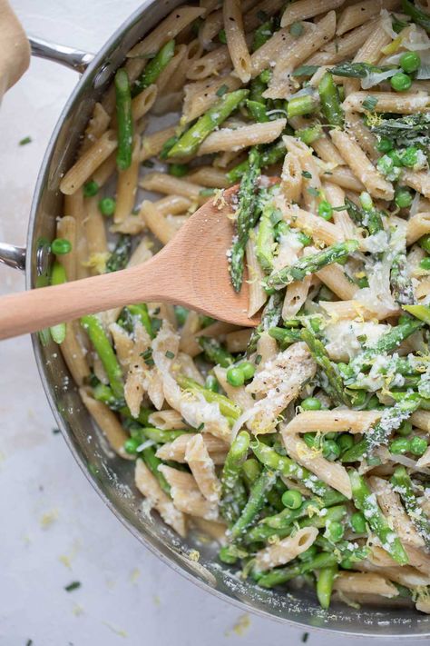 Wheat Pasta Recipes, Pasta With Asparagus, Primavera Recipe, Spring Pasta, Asparagus Pasta, Wheat Pasta, Pasta Primavera, Whole Wheat Pasta, One Pot Pasta