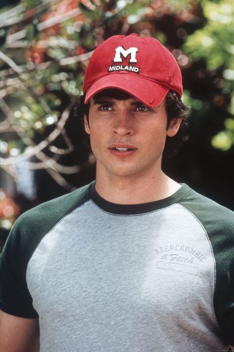 Tom Welling in Cheaper By The Dozen - Picture 7 of 30 Charlie Baker, Tom Welling Smallville, Cheaper By The Dozen, Atticus Finch, Toms Shoes Outlet, Baby Driver, Tom Welling, Marlon Brando, The Perfect Guy