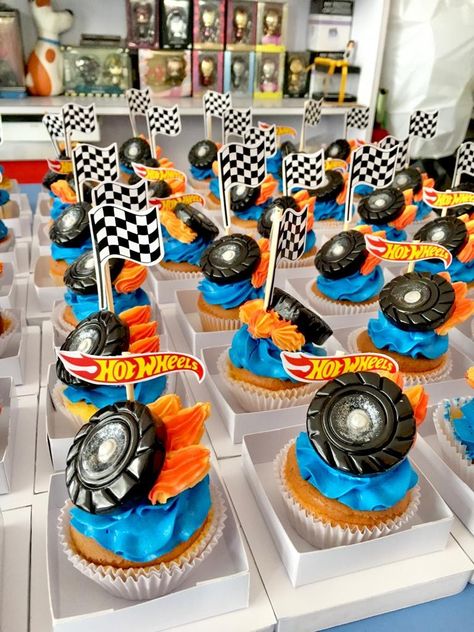 Monster Cars Birthday Party, Matchbox Car Cake, Hot Wheels Number Cake, Hotwheels Birthday Cupcakes, Hot Wheel Cupcake Ideas, Blue Race Car Birthday Party Ideas, Hot Wheels Birthday Treats, How Wheels Birthday Party, Hot Wheels First Birthday Party