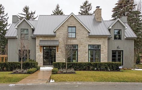 Trendy Farmhouse, Grey Windows, Lake Houses Exterior, Farmhouse Exterior Design, Modern Farmhouse Exterior, Casa Exterior, Design Exterior, Farmhouse Exterior, Dream House Exterior