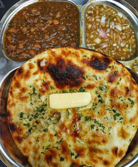 Amritsari Kulcha Photography, Kulcha Photography, Amritsari Kulcha Recipe, Amritsari Kulcha, Breakfast Goals, Kulcha Recipe, Punjabi Food, Instagram Breakfast, Vegetarian Snacks Recipes