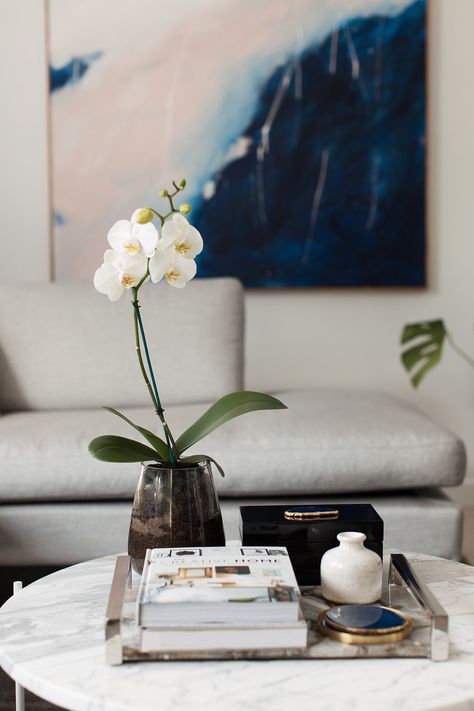 Orchid Decor, Style Curator, Coffee Table Decor Living Room, Tuesday Tips, Staging Ideas, 2018 Style, Bachelorette Pad, Table Decor Living Room, Stylish Coffee Table