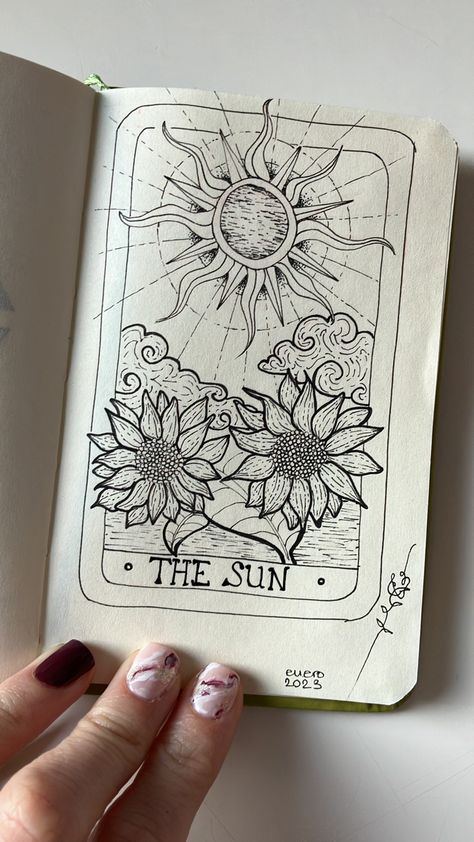 tarot lineart drawing 🌞✨🔮📿🧿 Terro Cards Drawing, Tarot Card Bujo Theme, Tarot Card Painting Ideas, Tarot Cards Sketch, Drawing Tarot Cards, Tarot Cards Art Illustration Design, Sun Tarot Card Drawing, Tarot Card Doodle, Moon Tarot Card Drawing