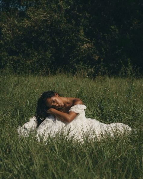 Cinematic Nature Photography, Femininity Wallpaper, Woman Nature Photoshoot, Outdoor Model Shoot, Creative Photoshoot Ideas Outdoor, Salt Flats Utah Photoshoot, Earthy Photoshoot, Outside Photoshoot Ideas, Visual Storytelling Photography