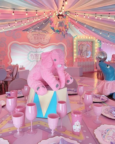 Pink Carnival Cake, Pastel Carnival Theme Party, Pink Carnival Party, Pink Carnival Birthday Party, Pastel Carnival Birthday Party, Pastel Circus Party, Pink Circus Birthday Party, Pastel Carnival, Pastel Circus