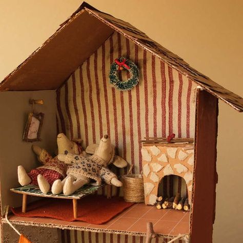 DIY Cardboard House for Maileg Mice Maileg Gingerbread House, Diy Maileg Furniture, Maileg Mouse Diy, Cardboard Box Doll House, Mouse House Diy, Miniature Houses Diy Cardboard, Diy Maileg, Mice Dollhouse, Diy Cardboard House