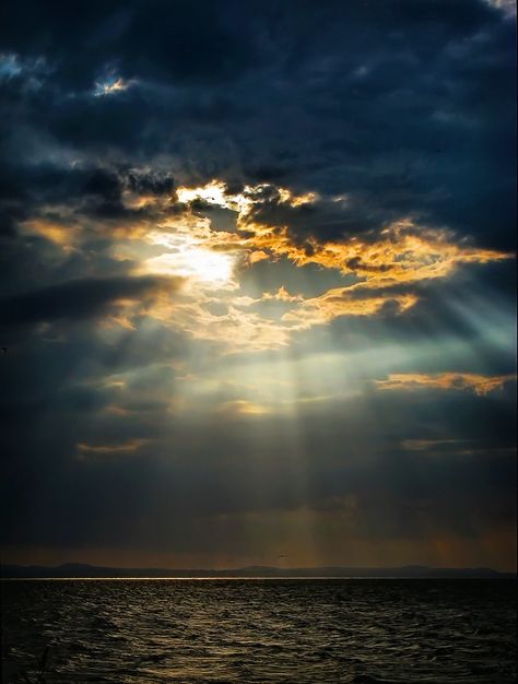 Untitled | Giovanni | Flickr Light Coming Through Clouds, Sunrays Through Clouds, Sunlight Through Clouds, Sun Through Clouds, Heaven Artwork, Scenery Inspiration, Cloud Study, Light Clouds, Stormy Sunset