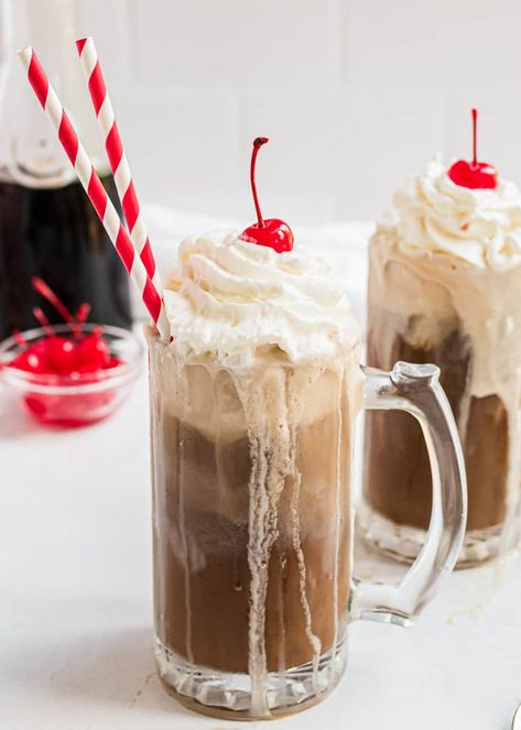 Root Beer Float Root Beer Float Recipe, Soda Floats, Float Recipes, I Heart Naptime, Easy Treat, Ice Cream Floats, Beer Float, Vanilla Bean Ice Cream, Root Beer Float