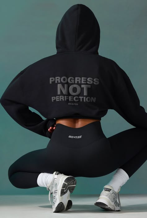 Sudadera corta con capucha y cordón Progess en Negro | Oh polly – Oh Polly US Gym Crop Top, Estilo Fitness, Gym Fits, Gym Outfits, Athleisure Outfits, Cropped Sweatshirt, Gym Clothes, Workout Outfits, Sporty Outfits