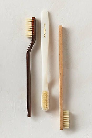 Swissco Toothbrush Toothbrush Design, Bathroom Aesthetics, Toothbrush Storage, Toothbrush Toothpaste, Hotel Amenities, In Bathroom, Design Industrial, Beauty Body, Bathroom Shelves