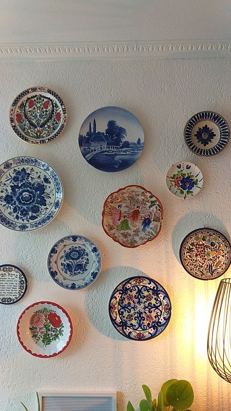 Plate Walls, Pioneer House, Kitchen Mood Board, Plate Wall Decor, Wall Of Fame, Plate Wall, Plate Decor, Great Wall Of China, Wall Decor Design