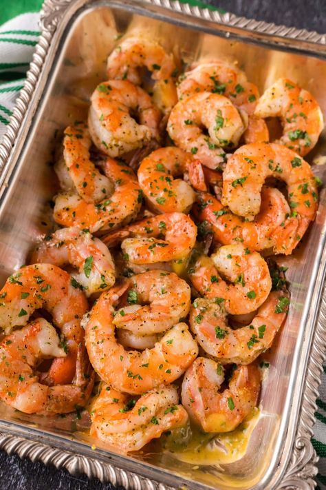 Buttery baked shrimp tossed in lemon pepper and Old Bay seasoning keeps its classic yet flavorful. Toss and bake, that's all there is to it! Oven Baked Shrimp, Easy Grilled Shrimp Recipes, Baked Shrimp Recipes, Crockpot Mac And Cheese, Mexican Chicken Casserole, Company Dinner, Grilled Shrimp Recipes, Yum Recipes, Baked Shrimp