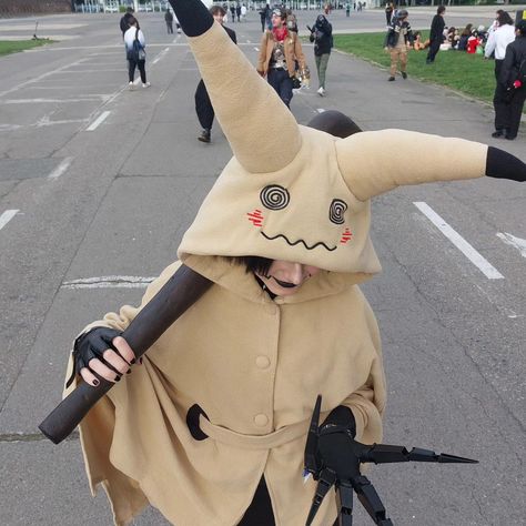 Third day of EECC!! I met so many wonderful people this con. Thank you all for being so nice and making my con experience so fun!! <3 . . . . . Tags: #eecc #eecc2024 #easteuropeancomiccon #pokemon #pokemoncosplay #mimikyu #mimikyupokemon #mimikyucosplay Mimikyu Underneath, Mimikyu Makeup, Mimiku Costume, Mimikyu Costume, Mimikyu Cute, Mimikyu Pfp, Mimikyu Cosplay, Pokémon Stuff, Pokemon Cosplay