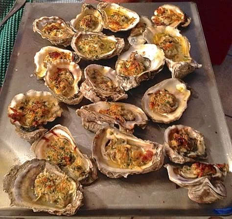 Oyster Dishes, Charbroiled Oysters, Baked Oyster Recipes, Oyster Recipe, Oyster Bake, Oyster Farming, Baked Oysters, Cooked Oysters, Oysters Rockefeller