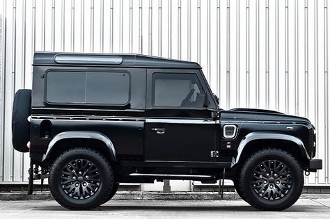 Land Rover Defender Harris Tweed Edition by Kahn Design | Por Homme Kahn Defender, Black Defender, Mobil Rc, E90 Bmw, Car Wheels Diy, Land Rover Defender 90, Mc Laren, Defender 90, Koenigsegg