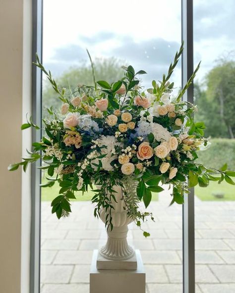 Pedestal Arrangements, Center Peices, Tall Flower Arrangements, Urn Arrangements, Peach Bouquet, Theme White, Table Arrangements Wedding, London Wedding Venues, Memorial Flowers