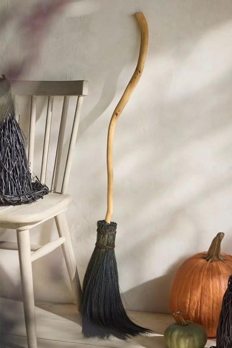 This handcrafted witch's broomstick isn't just a Halloween decoration, it can actually be used to sweep dusty floors with. Unfortunately, it doesn't fly though. Handmade Broom, Witches Broomsticks, Halloween Bunting, Bat Wall, Halloween Party Dinner, Outdoor Living Furniture, Chic Halloween, Adult Halloween Party, Witch Broom