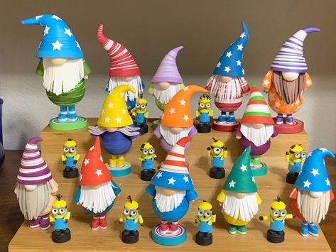 Paper Quilling Gnome, Quilled Gnomes, Quilling Gnome, Quilling 3d Miniatures, 3d Quilling Ideas, Channapatna Toys, Quilling Dolls, Diy Quilling Crafts, Quilled Christmas