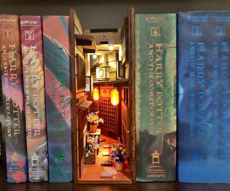 Bookshelf Insert, Bookshelf Art, Chamber Of Secrets, Diagon Alley, Diy Holz, Library Decor, Book Nook, 3d Printing Technology, Bookshelf Decor