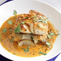 Thai Halibut, Curry Halibut, Halibut Curry, Halibut Recipes, Thai Sauce, Spicy Thai, Fish Dinner, Curry Sauce, Wine Sauce