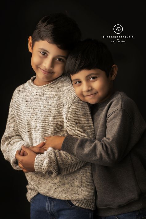 Brothers Poses Photography, Brothers Poses, Brother Photography Poses, Brothers Photo Shoot, Brother Photoshoot, Brothers Photoshoot, Siblings Poses, Kids Portrait Studio, Brother Photography