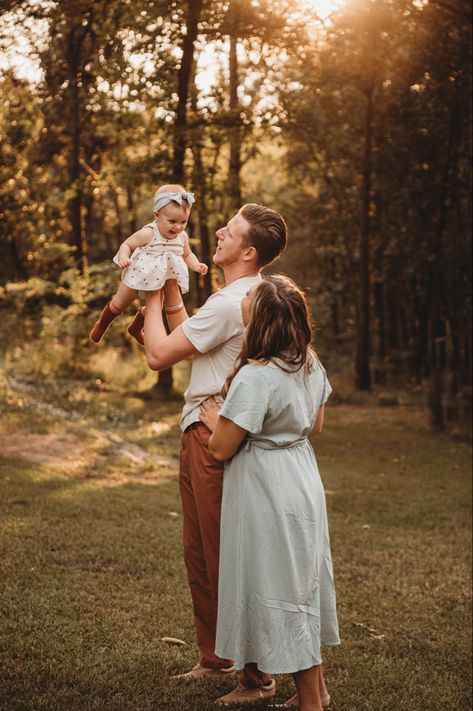 Infant Family Photos Outfit, Family Photoshoot With Daughter, Greenery Family Photoshoot, Sage Fall Family Photos, Boho Family Of 3 Photoshoot, Fall Family Photos Sage Green, Fall Family Baby Photos, Newborn Family Photos Outdoor Fall, Fall Family Pictures With Baby