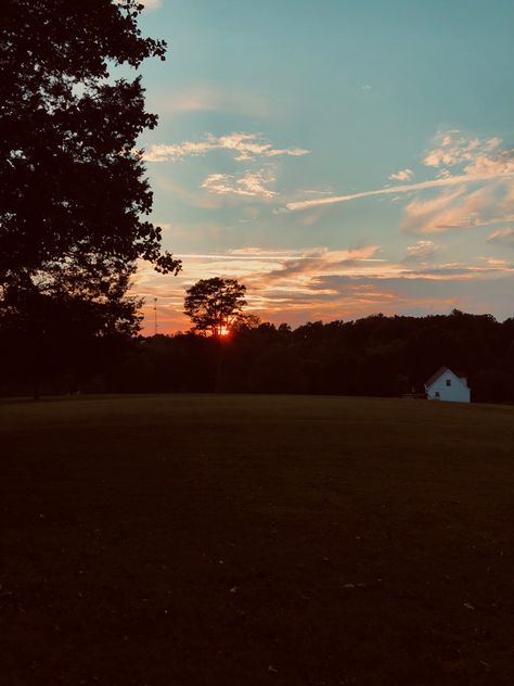 blue and orange sunset sky in Virginia Orange Western Aesthetic, South Aesthetic, Virginia Aesthetic, Southern Aesthetic, Character And Setting, Western Aesthetic, Blue Orange, Dream Life, Virginia