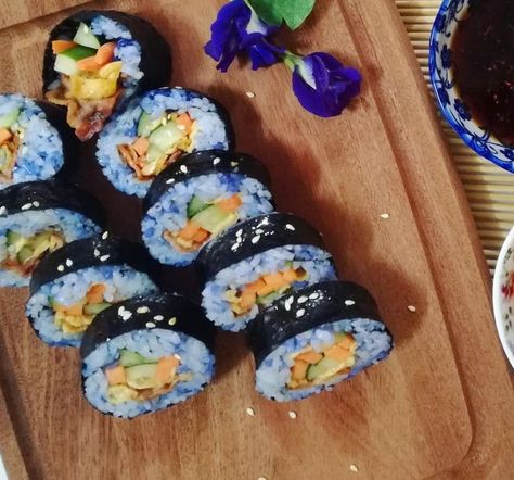 Blue Sushi, Blue Tea, Rainbow Food, Blue Food, Tea, Collage, Ethnic Recipes, Pins, Blue