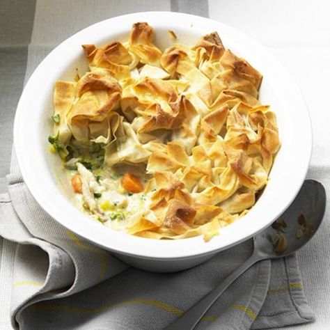 Chicken and leek fillo pie Filo Pastry Pie, Filo Pastry Recipes, Filo Pie, Chicken And Leek Pie, Chicken And Mushroom Pie, Thai Fish, Chicken Pie Recipe, Leek Pie, Fish Pie