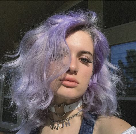 Short Lilac Hair, Genderfluid Hairstyles, Short Lavender Hair, Short Purple Hair, Light Purple Hair, Temporary Hair Dye, Semi Permanent Hair Dye, Lilac Hair, Dyed Hair Inspiration