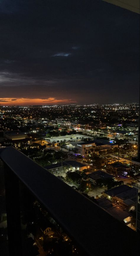 Night City View From Rooftop, City Balcony Aesthetic, Night Balcony View, Balcony Aesthetic Night, Penthouse View Night, Hotel View Night, School Balcony, Rooftop Hangout, Night Balcony