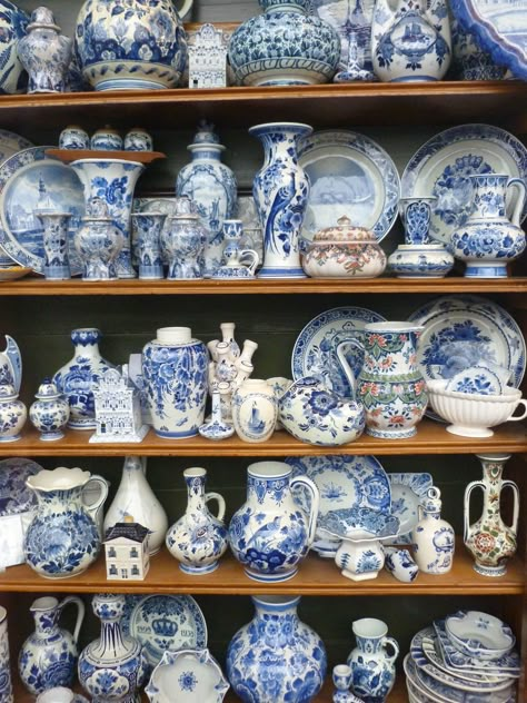 Delft Blue And White Dishes, Blue White China, Blue Delft, Blue Dishes, Blue White Decor, White Dishes, White Pottery, Blue Pottery, Delft Blue