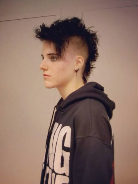 Hairstyle by @its_a_punk_guy on instagram! punk hairstyle For Stylish Men Punk Haircut, Punk Hairstyles, Rock Hairstyles, Easy Hairstyles For Medium Hair, Mohawk Hairstyles, Punk Hair, Corte De Cabelo Masculino, Estilo Punk, Short Hair Styles Easy