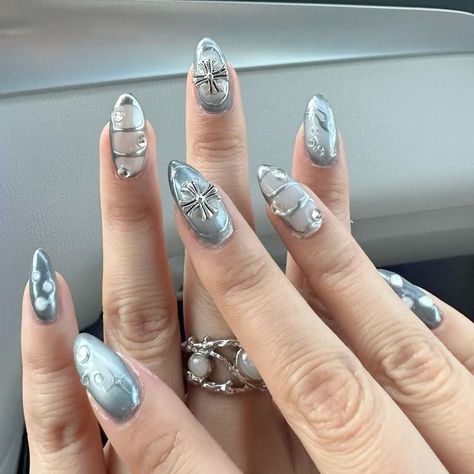 Y2k Chrome, Silver Nail Art, Alt Grunge, Hippie Nails, Nail Art Studio, Edgy Nails, Grunge Nails, Simple Gel Nails, Blush Nails