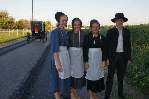 amish skirts | Amish clothes Amish Halloween Costume, Amish Costume, Amish Clothes, Amish Dress, Amish Clothing, Amish Lifestyle, Amish Living, Amish Style, Amish Culture