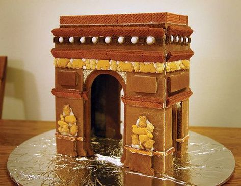 Gingerbread Arc de Triomphe Gingerbread Creations, Gingerbread House Candy, Chef Ideas, Gingerbread House Designs, All Things Gingerbread, Healthy Meal Ideas, 3d Cookie, Edible Creations, Shake N Bake