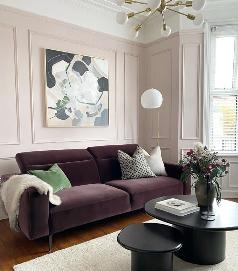 Real examples of how to Farrow and Ball Calamine in your home, as well as the best Farrow and Ball colours to pair with Calamine... Pastel Living Room, Pink Paint Colors, Purple Sofa, Pink Living Room, Corner Sofa Set, Style Deco, Pink Room, Living Room Grey, Pink Walls