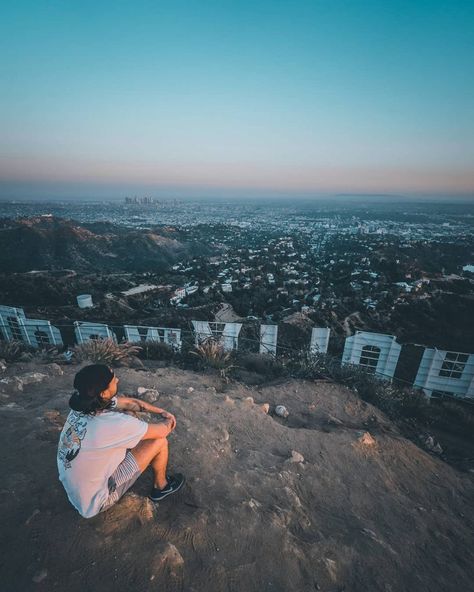 Hollywood Sign Pictures, Hollywood Sign Hike, Nyc Sightseeing, New York Sightseeing, Los Angeles Travel Guide, La Aesthetic, Nyc Attractions, Los Angeles Aesthetic, Nature Therapy