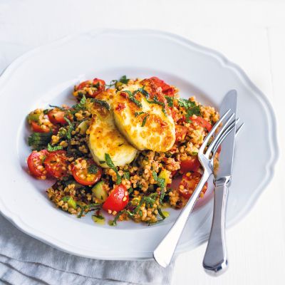 Halloumi with tomato and herb bulgar wheat salad Bulgar Wheat Salad, Bulgur Wheat Recipes, Wheat Salad, Bulgar Wheat, Wheat Recipes, Veggie Dinner, Veg Recipes, Turkish Recipes, Veggie Dishes