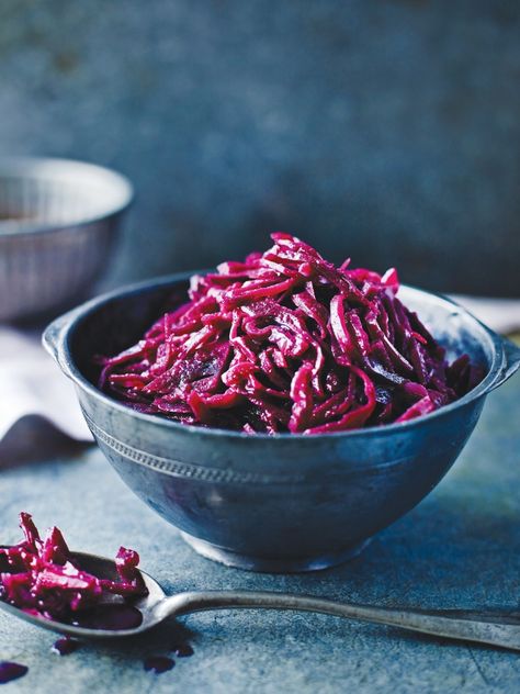 Mary Berry's recipe for red cabbage - Christmas cooking tips and advice from the Great British Bake Off star Red Cabbage Christmas, Recipe For Red Cabbage, Mary Berry Christmas, Cooked Red Cabbage, Red Cabbage Recipe, Christmas Vegetables, Norwegian Recipes, Red Cabbage Recipes, Braised Red Cabbage