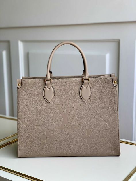 Beige Designer Bag, Expensive Bags Luxury, Lv Onthego, Vintage Gucci Purse, Beige Handbag, Beige Purse, Ladies Office, Beige Handbags, Gucci Crossbody Bag